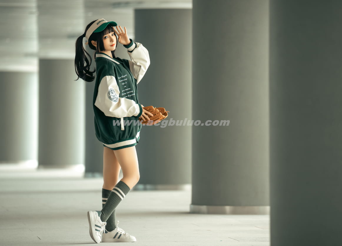 蠢沫沫穿上棒球服，和棒球女孩一起免费玩棒球