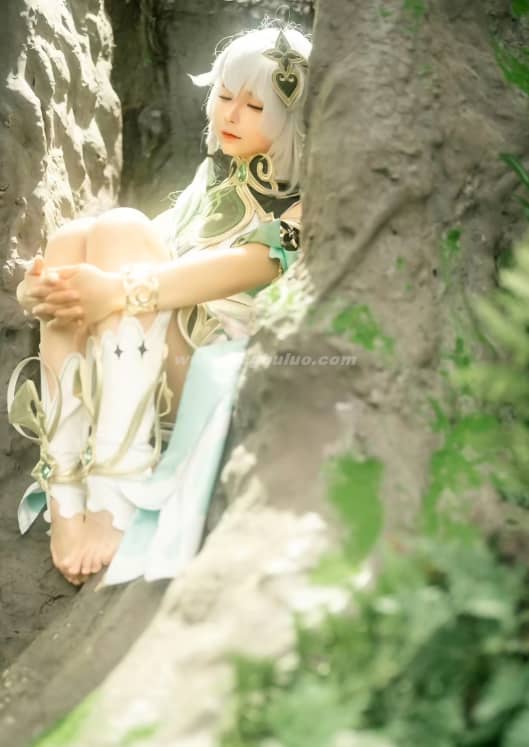 蠢沫沫cosplay大慈树王揭秘：完美还原游戏原神角色
